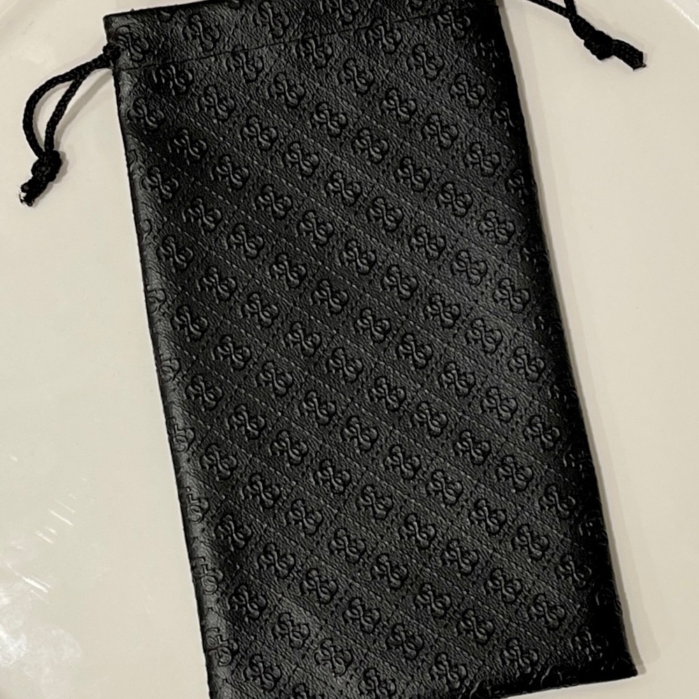 GUESS Embossed Logo Pouch - Picture 4 of 4